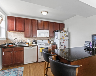 6319 N Sacramento Avenue - Photo Thumbnail 4