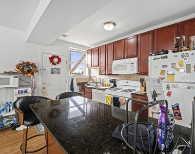 6319 N Sacramento Avenue - Photo Thumbnail 5