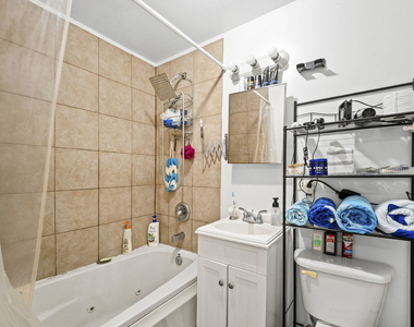 6319 N Sacramento Avenue - Photo Thumbnail 10