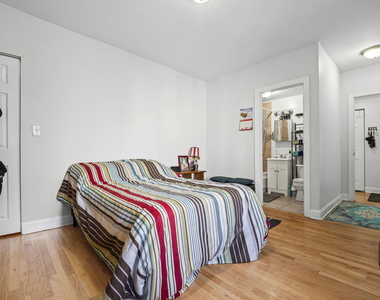 6319 N Sacramento Avenue - Photo Thumbnail 9