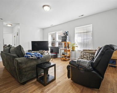 6319 N Sacramento Avenue - Photo Thumbnail 2