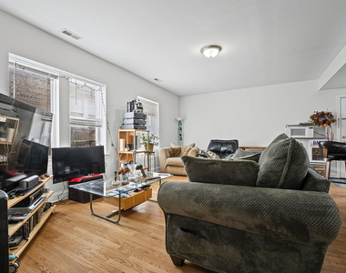 6319 N Sacramento Avenue - Photo Thumbnail 1