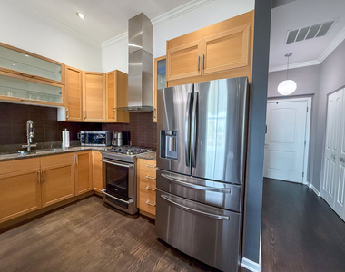 3954 N Oriole Avenue - Photo Thumbnail 10