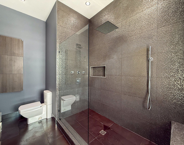 3954 N Oriole Avenue - Photo Thumbnail 11