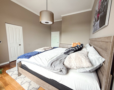 3954 N Oriole Avenue - Photo Thumbnail 18