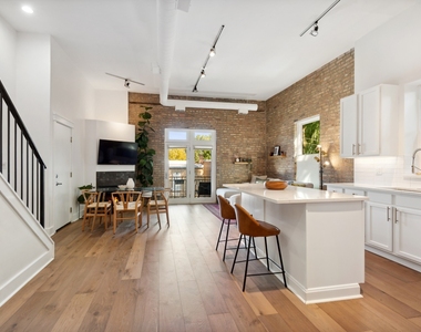 1243 N Wolcott Avenue - Photo Thumbnail 2