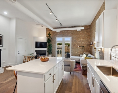 1243 N Wolcott Avenue - Photo Thumbnail 4