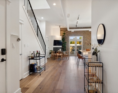 1243 N Wolcott Avenue - Photo Thumbnail 1