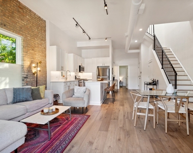 1243 N Wolcott Avenue - Photo Thumbnail 9