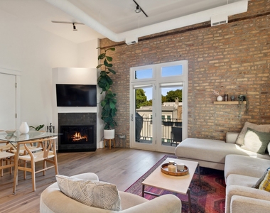 1243 N Wolcott Avenue - Photo Thumbnail 5