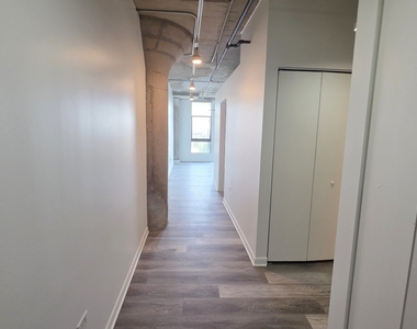 1550 S Blue Island Avenue - Photo Thumbnail 9