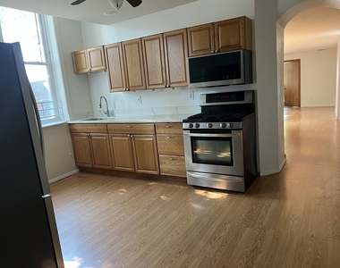 2724 W Chicago Avenue - Photo Thumbnail 3