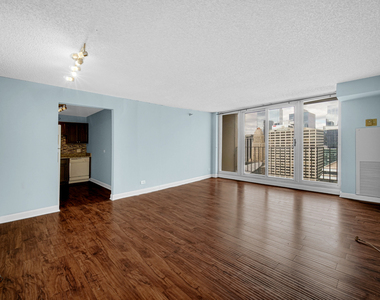 200 N Dearborn Street - Photo Thumbnail 2