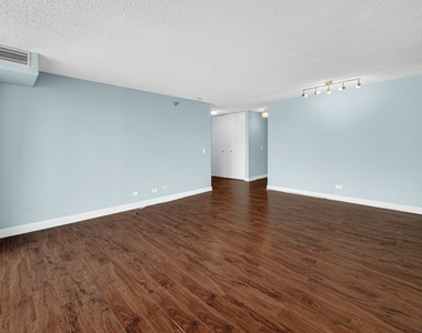 200 N Dearborn Street - Photo Thumbnail 3