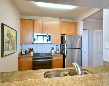 200 N Jefferson Street - Photo Thumbnail 11