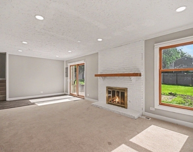 5195 Castaway Lane - Photo Thumbnail 4