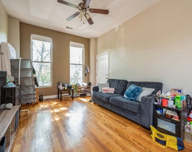 921 S Oakley Boulevard - Photo Thumbnail 2