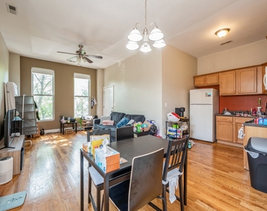921 S Oakley Boulevard - Photo Thumbnail 4