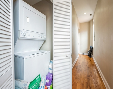 921 S Oakley Boulevard - Photo Thumbnail 12