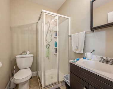 921 S Oakley Boulevard - Photo Thumbnail 11