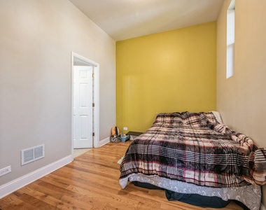 921 S Oakley Boulevard - Photo Thumbnail 7