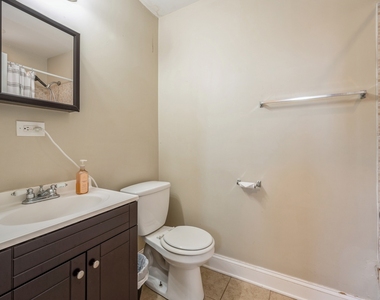 921 S Oakley Boulevard - Photo Thumbnail 9