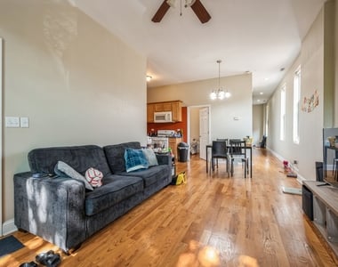 921 S Oakley Boulevard - Photo Thumbnail 3