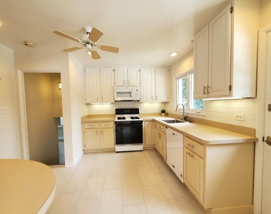4715 W Lake Avenue - Photo Thumbnail 5