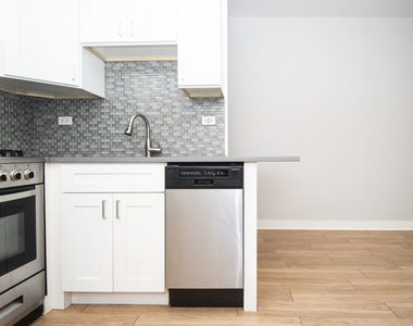 511 W Belmont Avenue - Photo Thumbnail 3