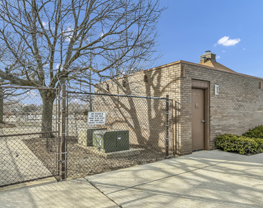 1500 Robin Circle - Photo Thumbnail 17