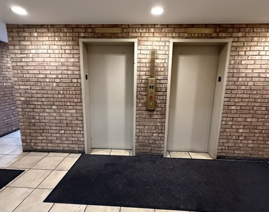 6000 Oakwood Drive - Photo Thumbnail 3