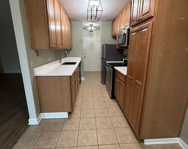 6000 Oakwood Drive - Photo Thumbnail 7