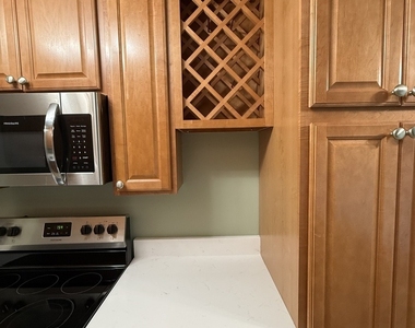 6000 Oakwood Drive - Photo Thumbnail 10