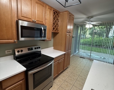 6000 Oakwood Drive - Photo Thumbnail 8