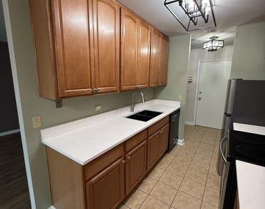 6000 Oakwood Drive - Photo Thumbnail 12