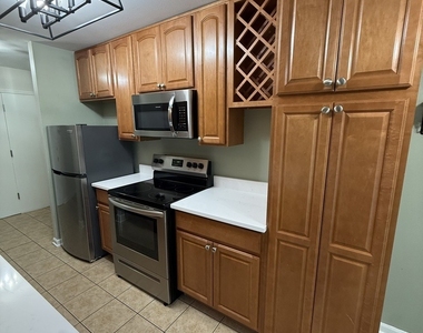 6000 Oakwood Drive - Photo Thumbnail 9