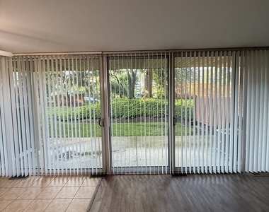 6000 Oakwood Drive - Photo Thumbnail 17