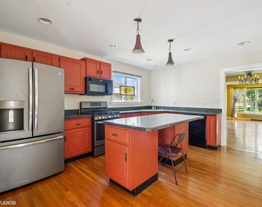 344 W Maple Street - Photo Thumbnail 3