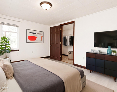 312 E North Street - Photo Thumbnail 9
