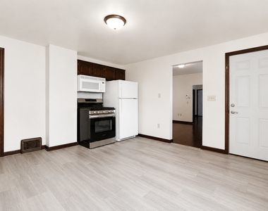 312 E North Street - Photo Thumbnail 8