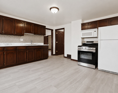 312 E North Street - Photo Thumbnail 7