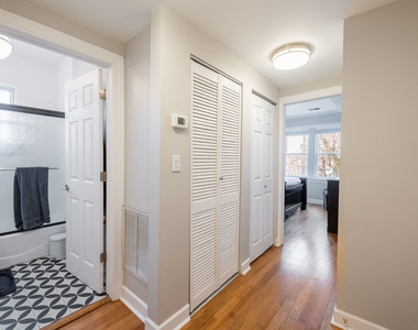 3214 W Berteau Avenue - Photo Thumbnail 9