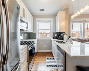 3214 W Berteau Avenue - Photo Thumbnail 3