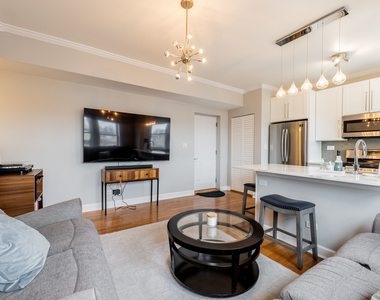 3214 W Berteau Avenue - Photo Thumbnail 2