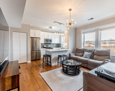 3214 W Berteau Avenue - Photo Thumbnail 1