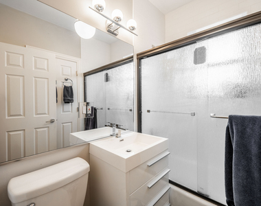 3214 W Berteau Avenue - Photo Thumbnail 8