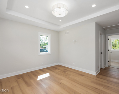 137 W Chicago Avenue - Photo Thumbnail 11