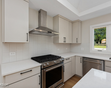 137 W Chicago Avenue - Photo Thumbnail 5