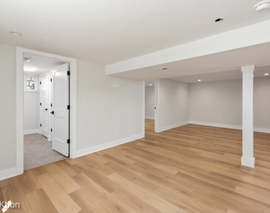 137 W Chicago Avenue - Photo Thumbnail 17