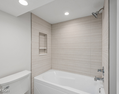 137 W Chicago Avenue - Photo Thumbnail 20
